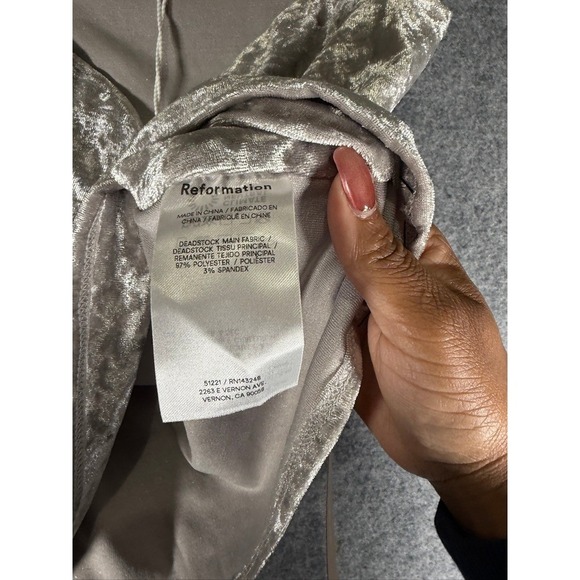 Reformation Andria Moonlight Velvet Knit Top Off Shoulder V Neck Silver XXS - Picture 4 of 9